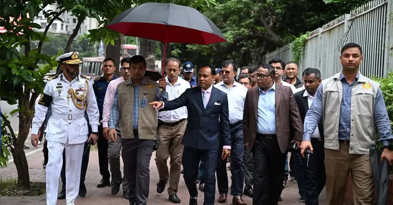 পরিচ্ছন্নতা কার্যক্রম পরিদর্শনকালে কায়সার কামাল
